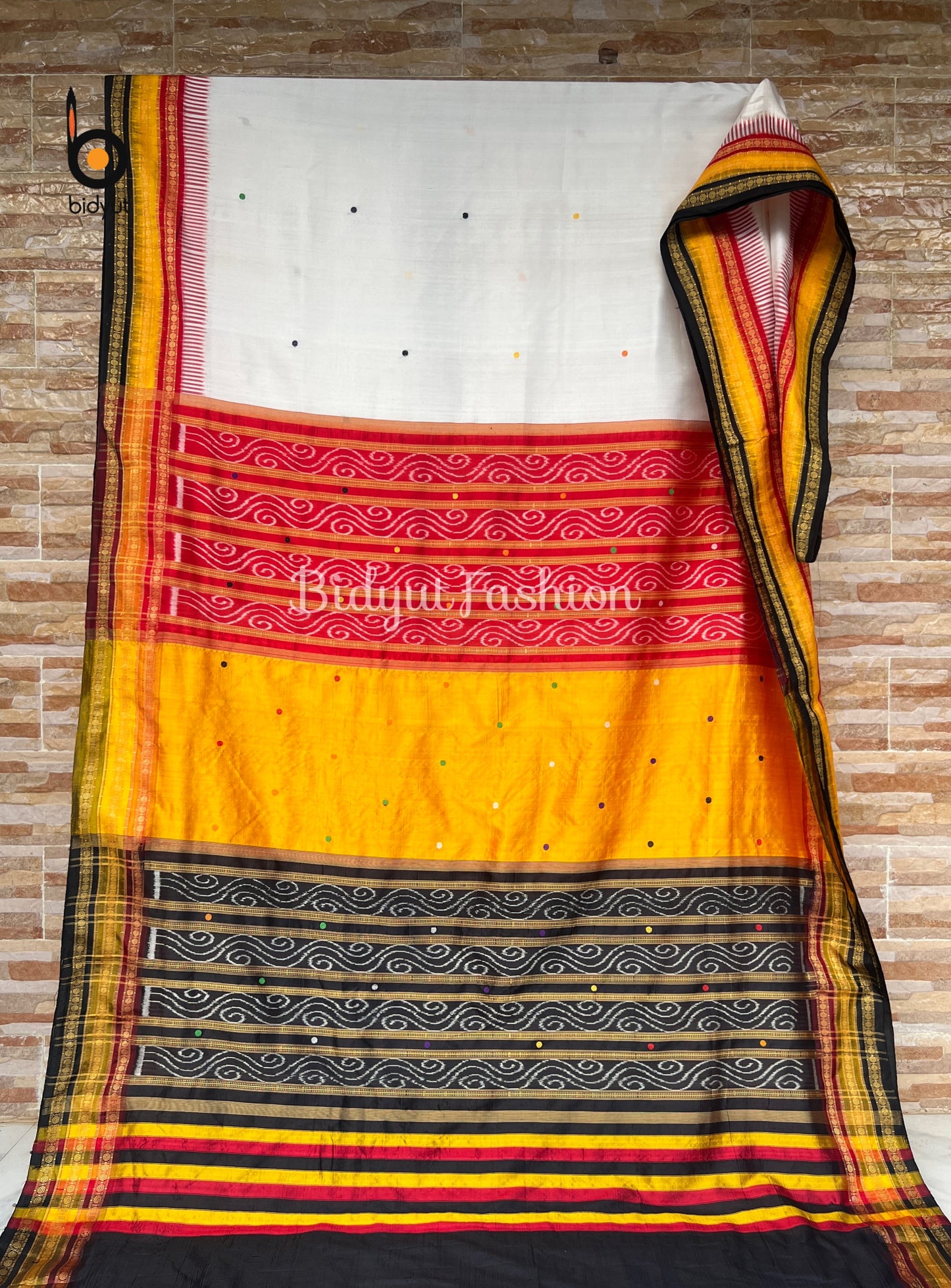 Odisha handloom Kathiphera Nuapatna Ikat Silk Saree white color