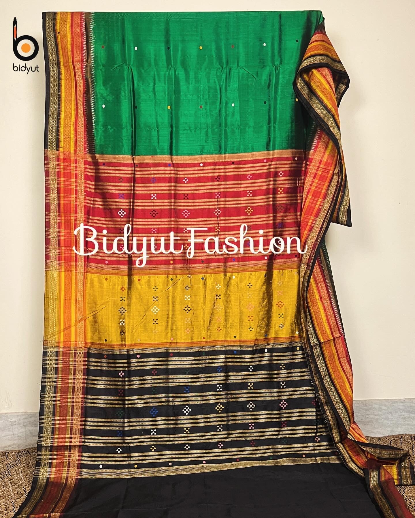 Odisha handloom Kathiphera Khandua Ikat Silk Saree Green Color - Bidyut Fashion