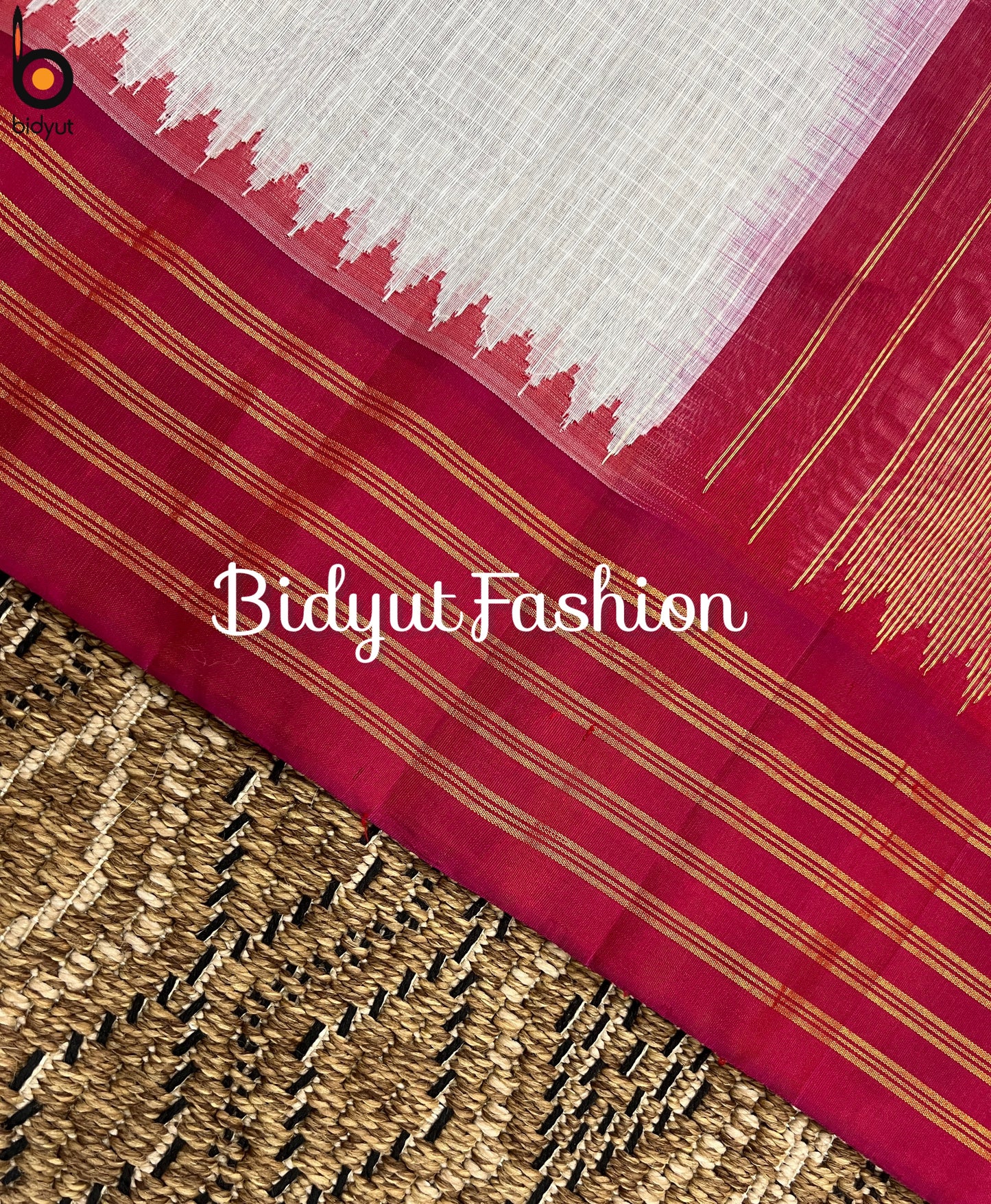 Gadwal handloom Saree - white red color saree