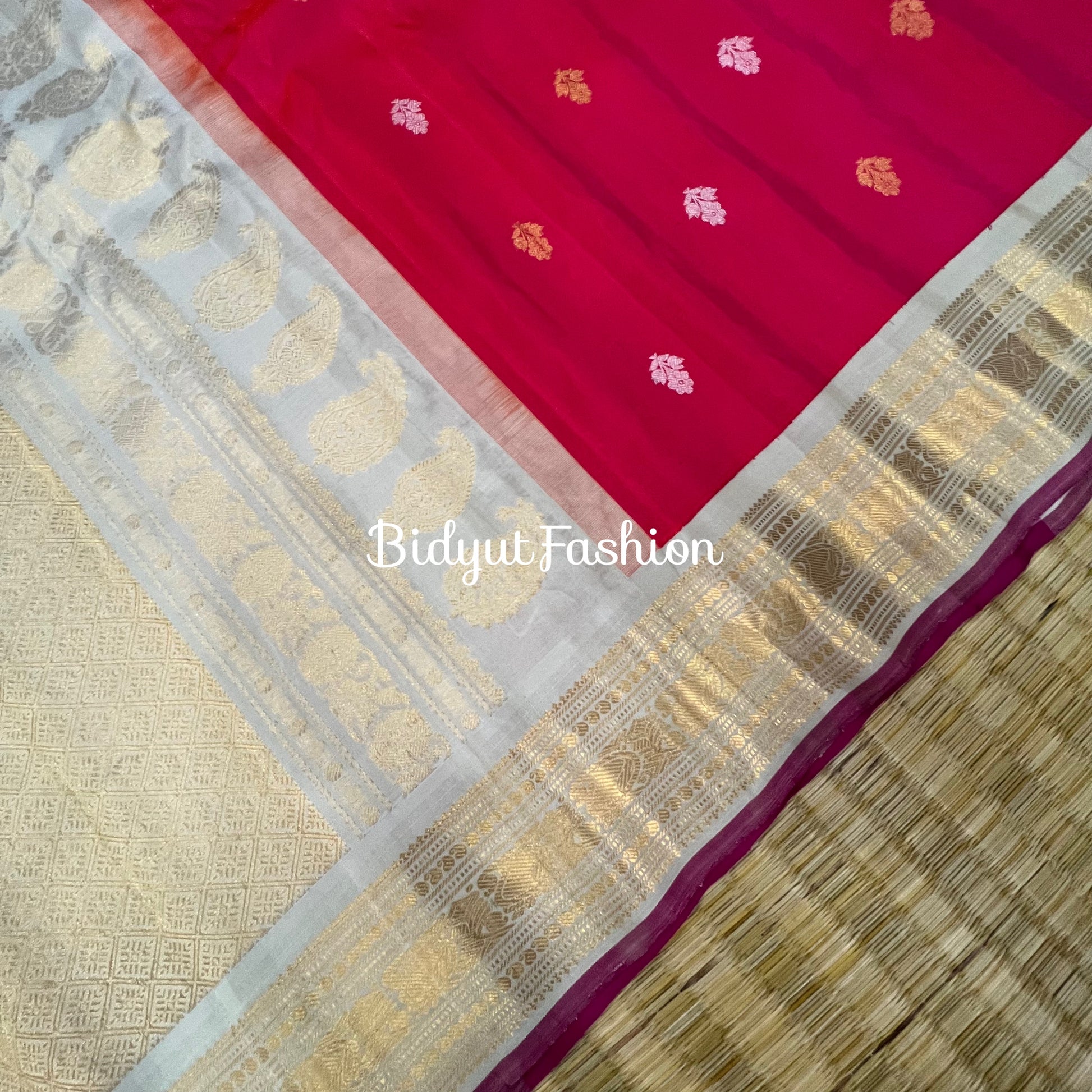 Gadwal handloom Pure Silk Saree - Bidyut Fashion